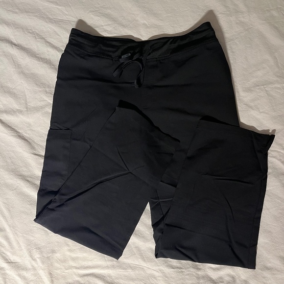 Mandala Scrub Set in Black (Size M) - Picture 6 of 9